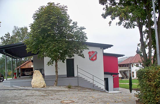 Dank 6500 unentgeltlicher Helferstunden konnte bereits am 9.10.10 das neue Sportheim eingeweiht werden. Dank 6500 unentgeltlicher Helferstunden konnte bereits am 9.10.10 das neue Sportheim eingeweiht werden.